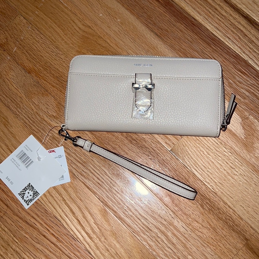Wallet wristlet